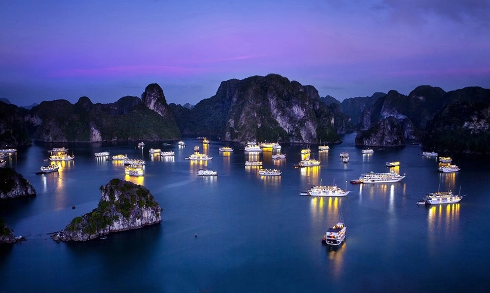 Du thuyền ngủ đêm Vịnh Hạ Long