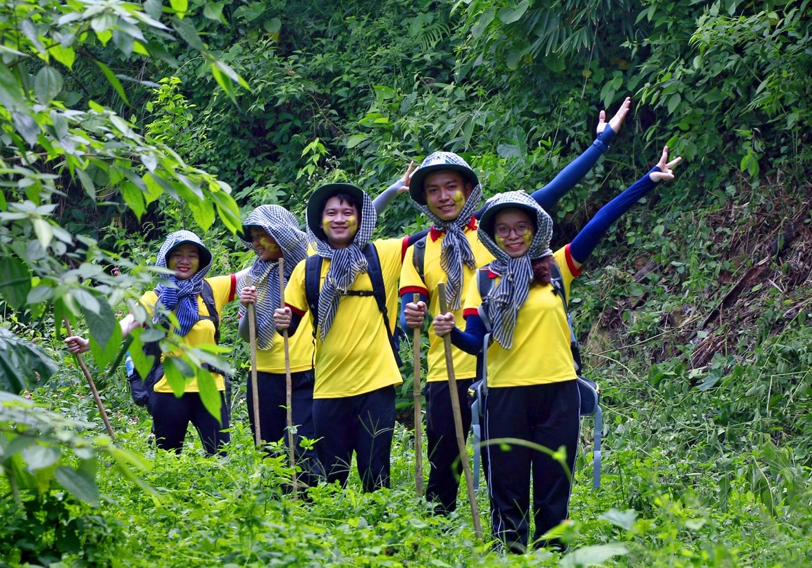 Chinh phục Núi Cấm