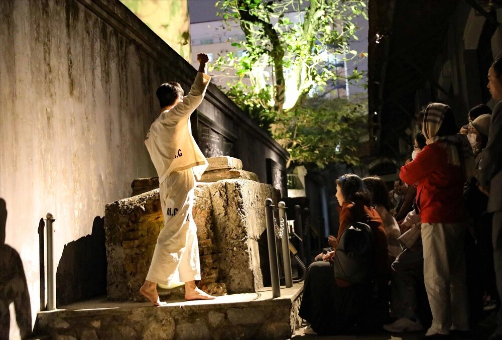 Tour đêm Nhà tù Hỏa Lò