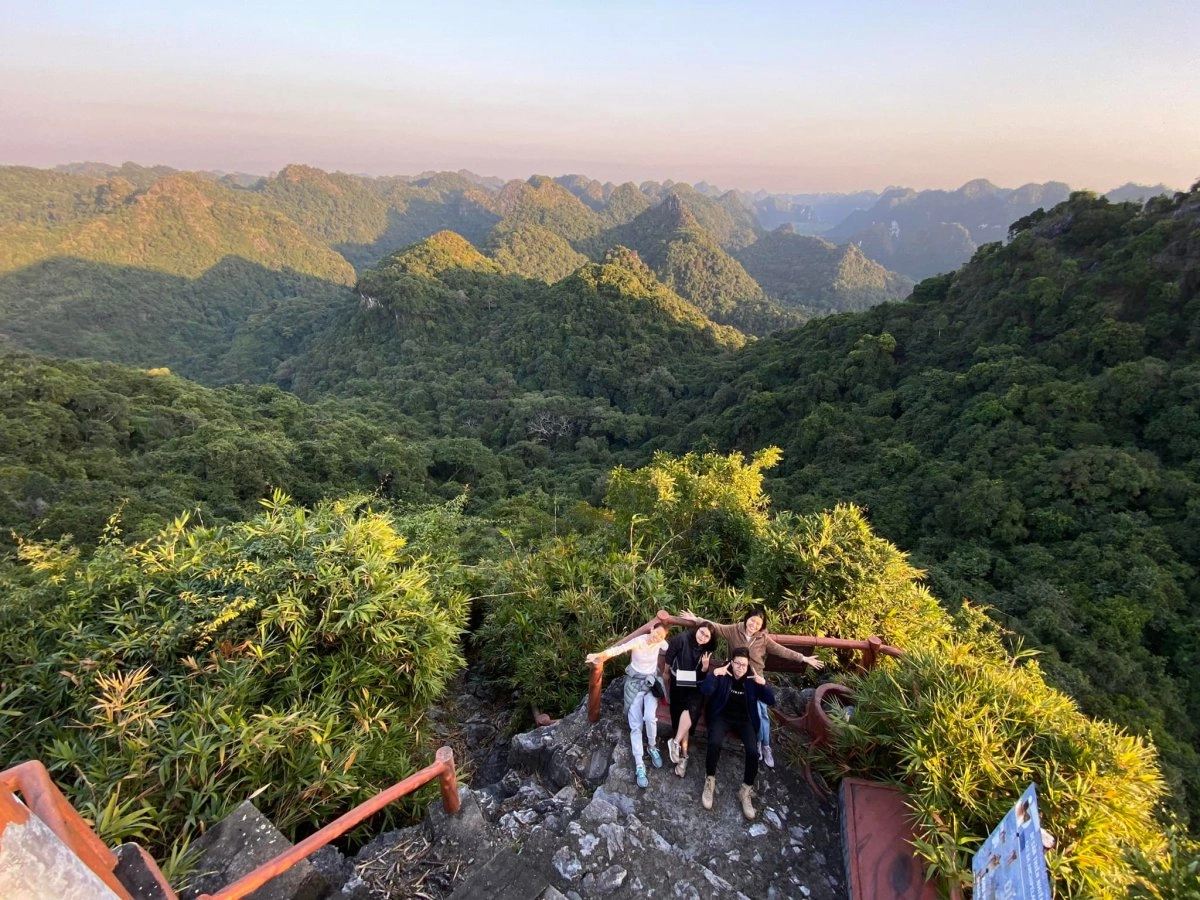 Trekking Vườn Quốc gia Cát Bà