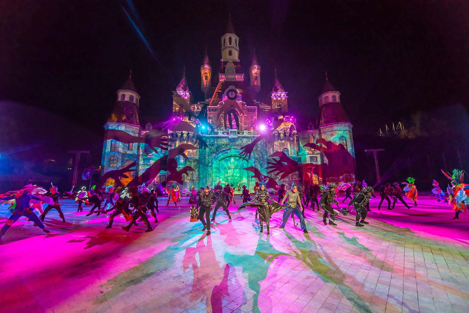 VinWonders Nha Trang & Tata Show