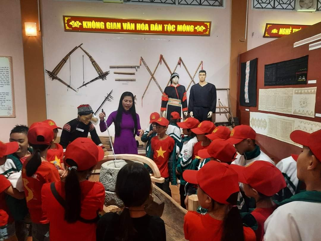 Trưng bày “Lai Châu – Sắc màu văn hóa các dân tộc”