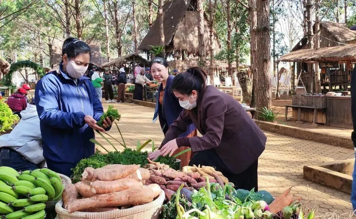 Phiên chợ Nông sản xanh và Sản phẩm OCOP địa phương