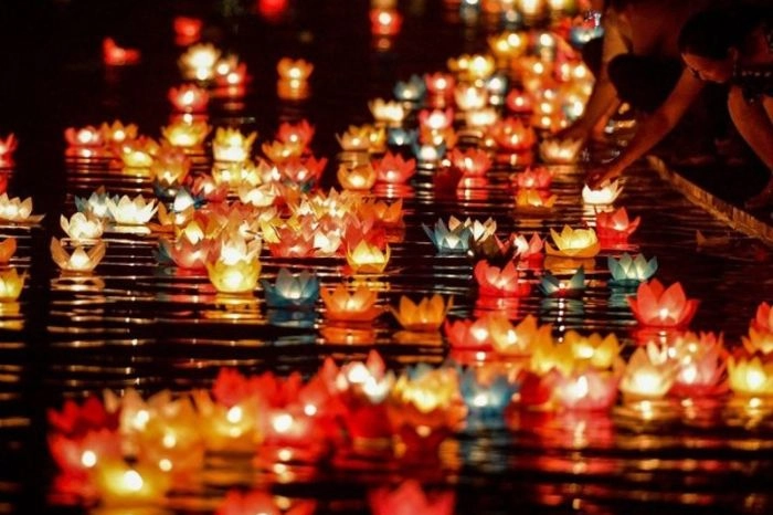 Đêm hội Ánh sáng và thả hoa đăng cầu bình an