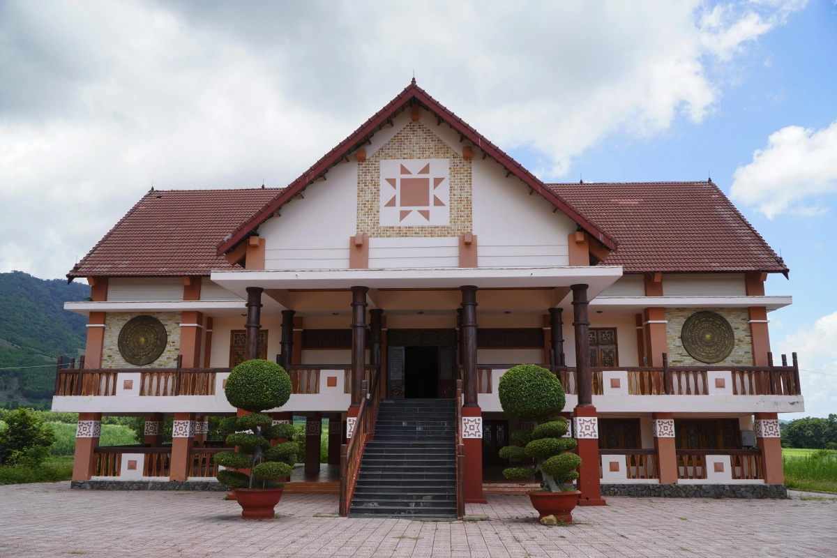 Khám phá Di tích Làng kháng chiến Stơr