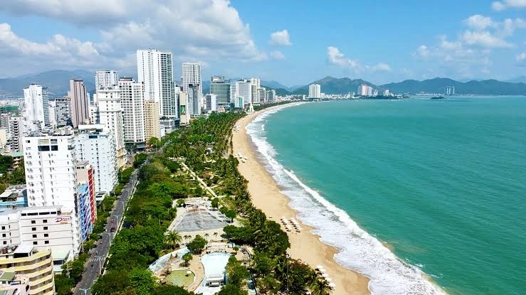 Triển lãm “Sắc màu biển đảo quê hương”