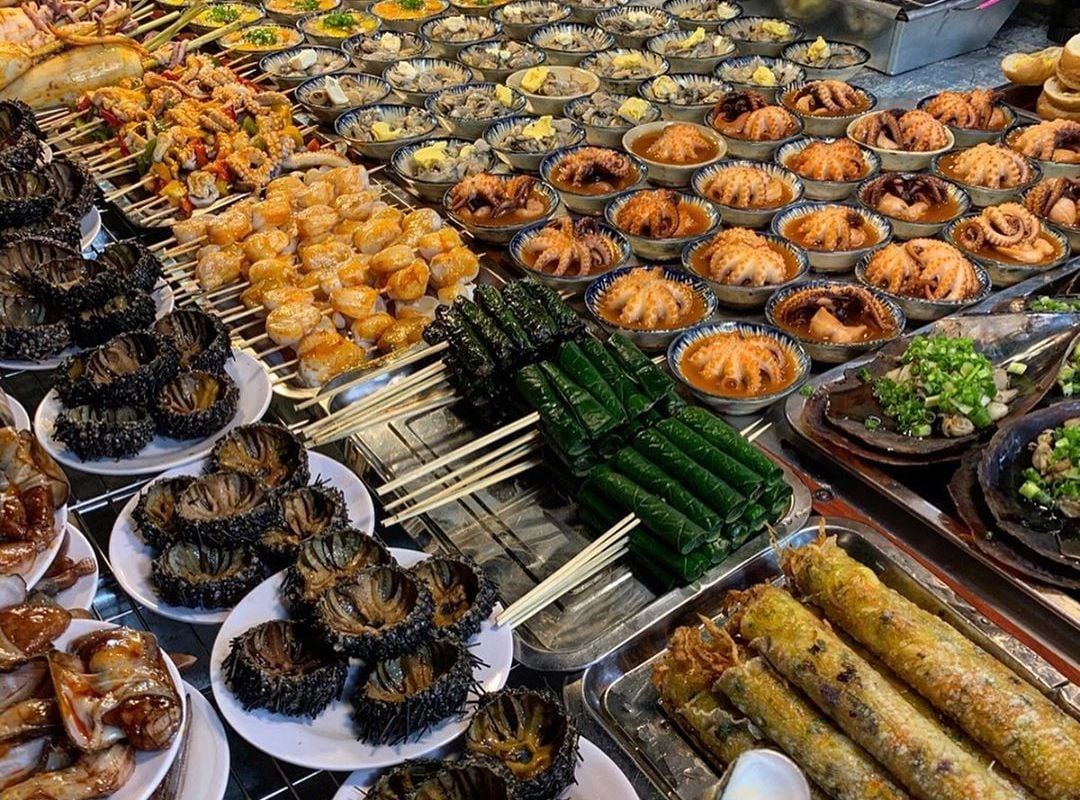 Phiên chợ Ẩm thực Hải sản ven biển