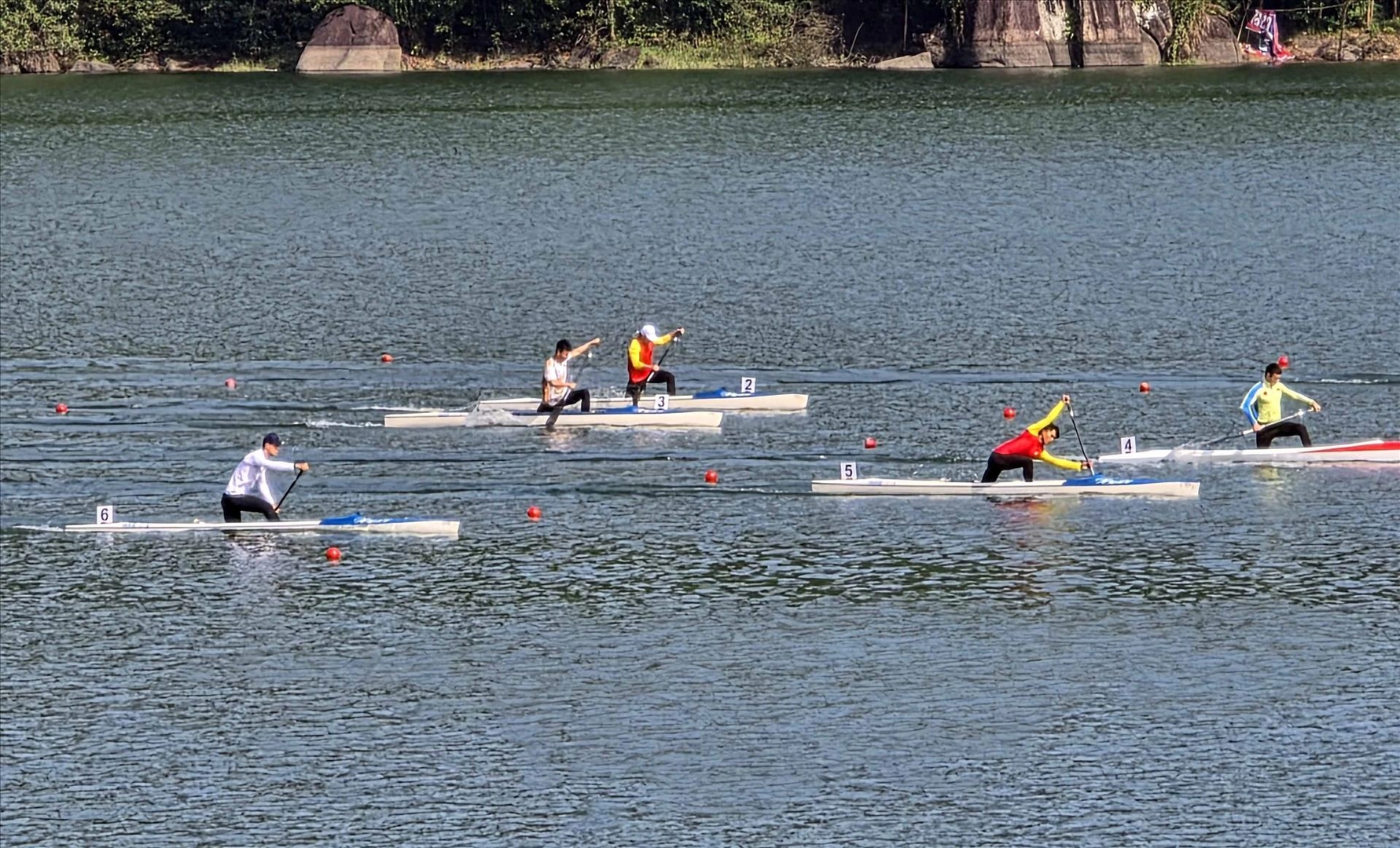 Giải đua thuyền Rowing và Canoeing trên hồ Tuyền Lâm