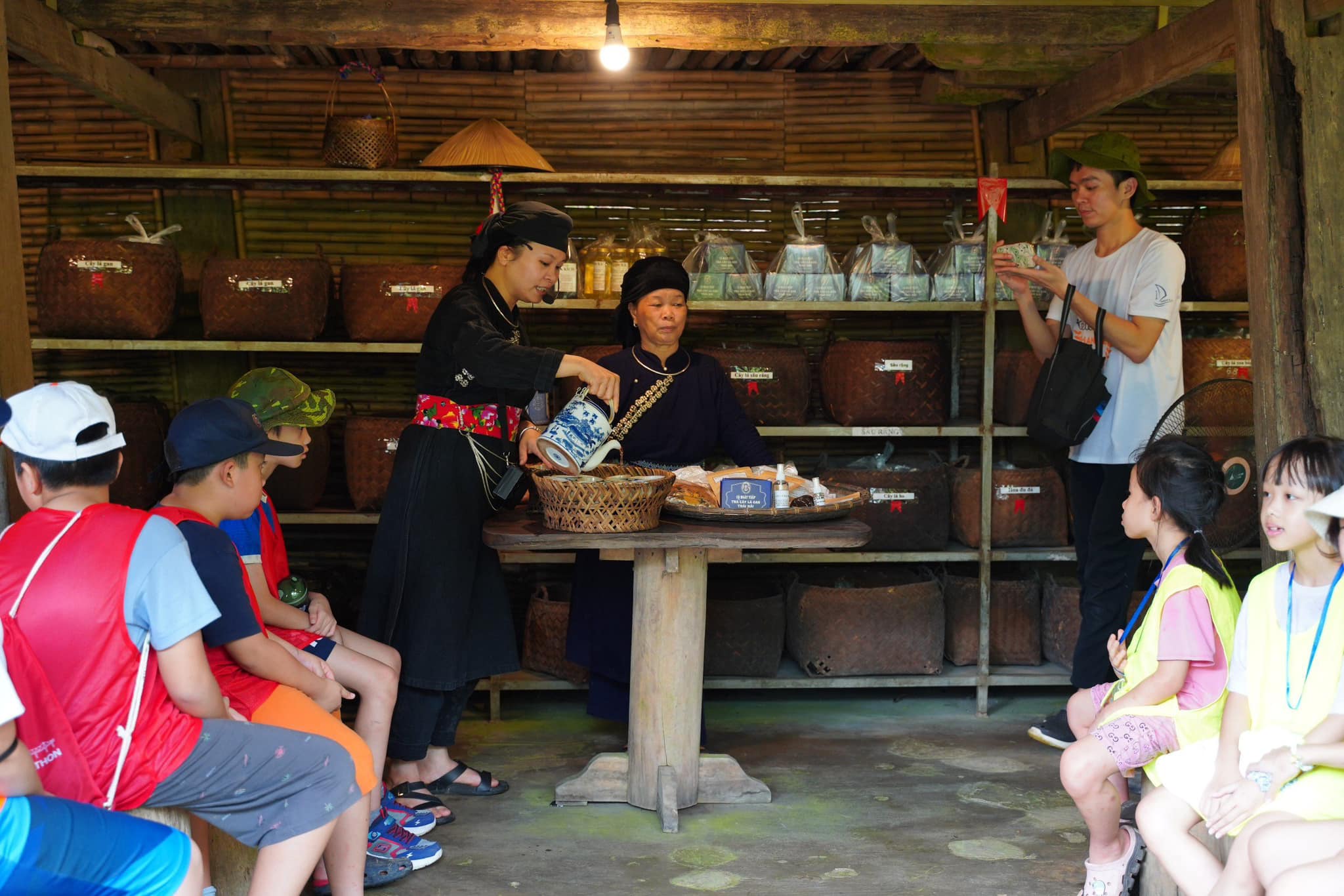Không gian nghệ thuật dân gian xứ Trà