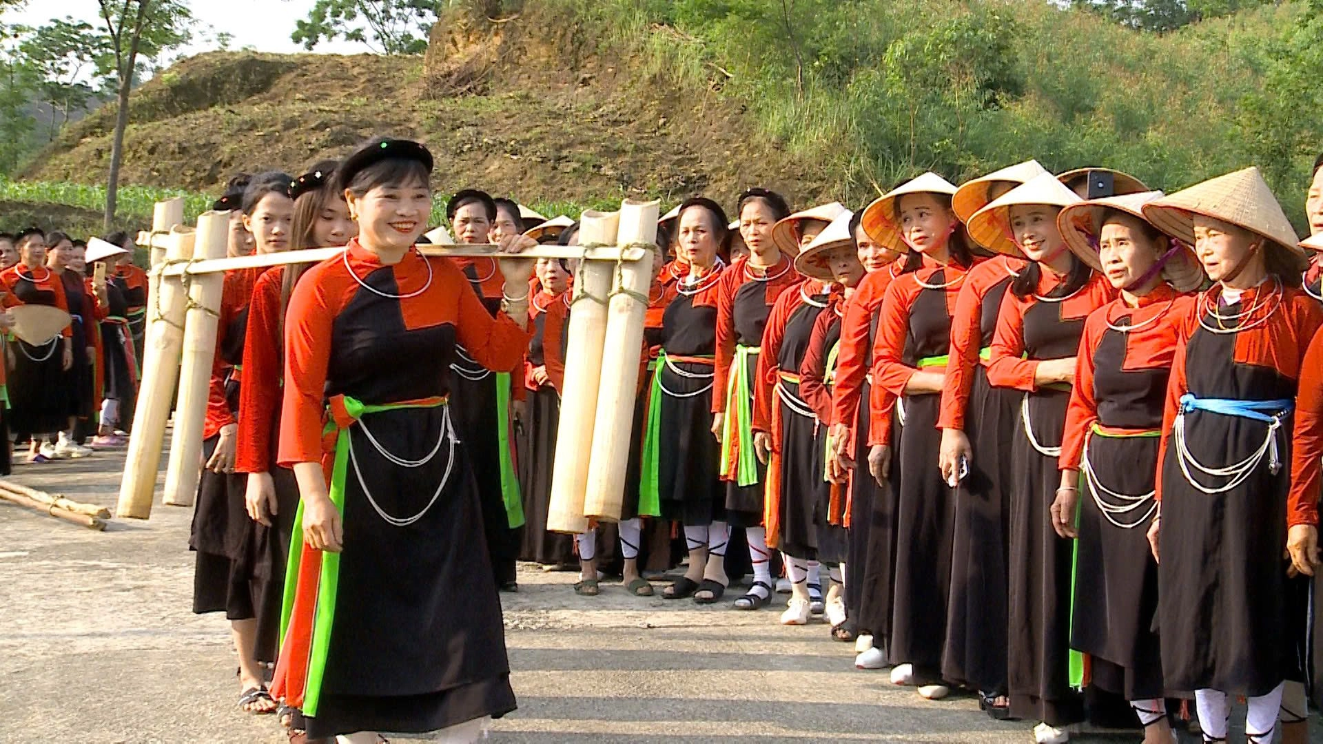 Gặp gỡ Sình ca – Tiếng hát giao duyên Cao Lan