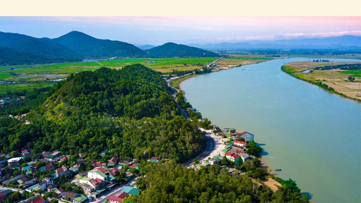 Trưng bày “Di sản đất Hồng Lam”