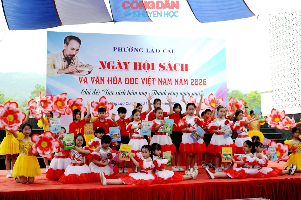 Triển lãm “Lào Cai qua những trang sách”