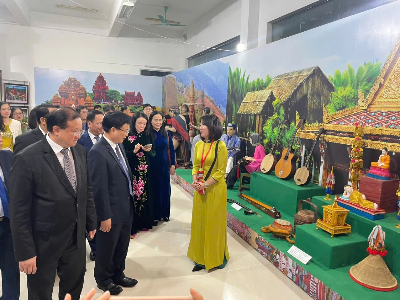 Triển lãm “Thái Nguyên – Bắc Kạn: Chung một không gian văn hóa”