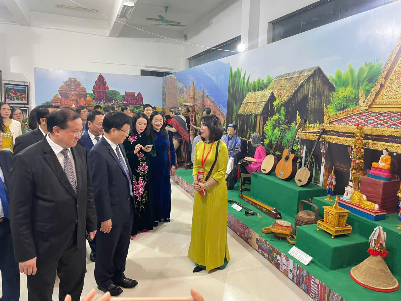 Triển lãm “Thái Nguyên – Bắc Kạn: Chung một không gian văn hóa”