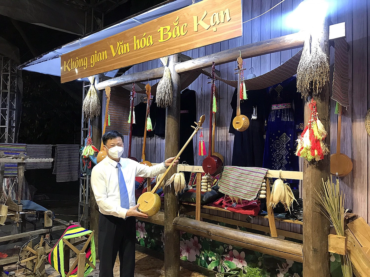 Trưng bày “Dấu ấn văn hóa Bắc Kạn”