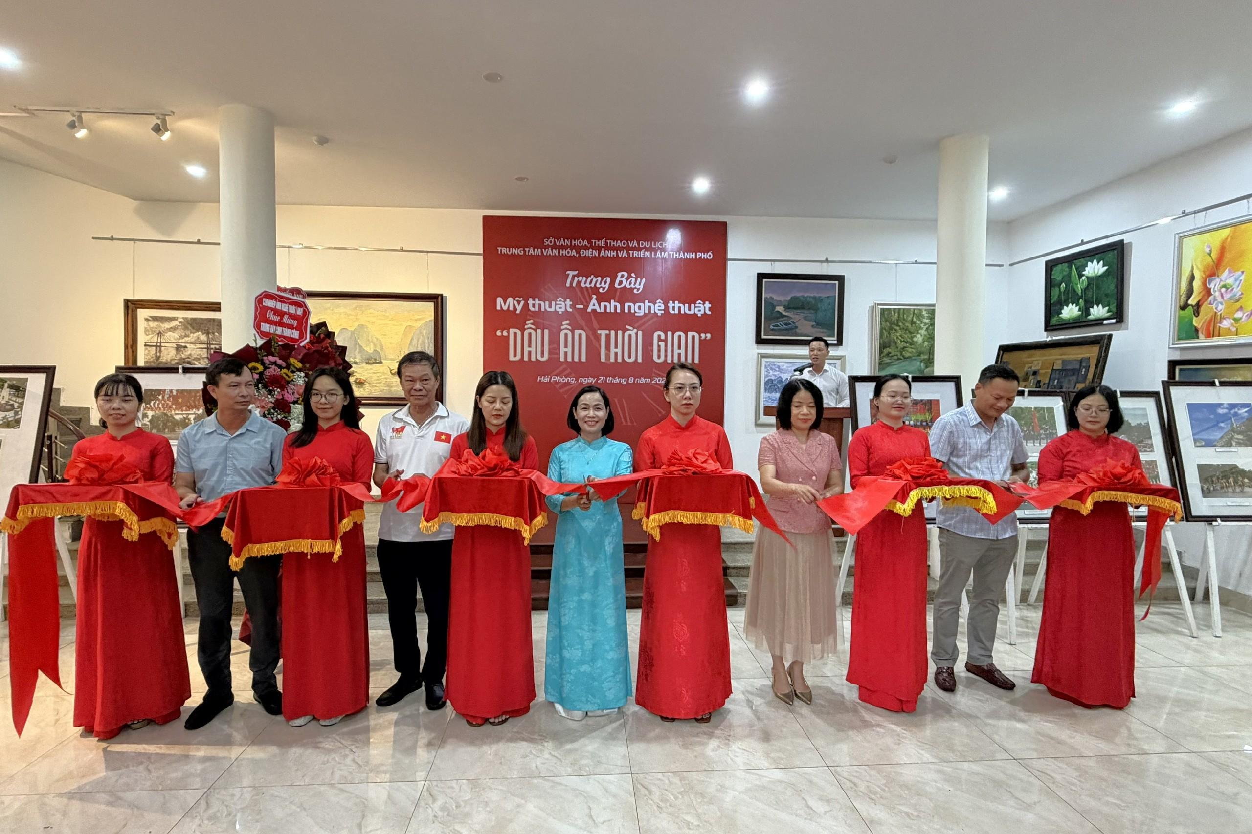 Trưng bày mỹ thuật – ảnh nghệ thuật “Dấu ấn thời gian”