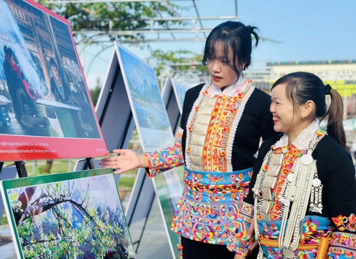 Triển lãm ảnh “Khoảnh khắc Lai Châu – Đất và người”