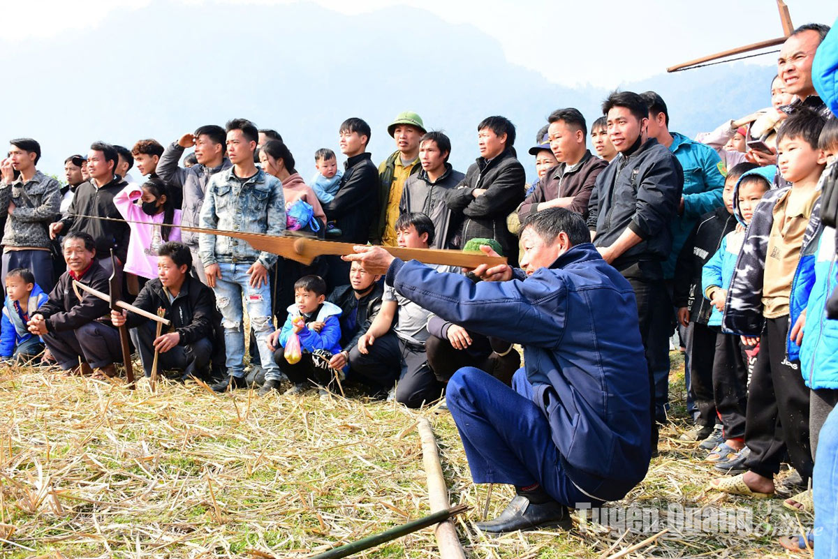 Giao lưu Bắn nỏ truyền thống các dân tộc Tuyên Quang