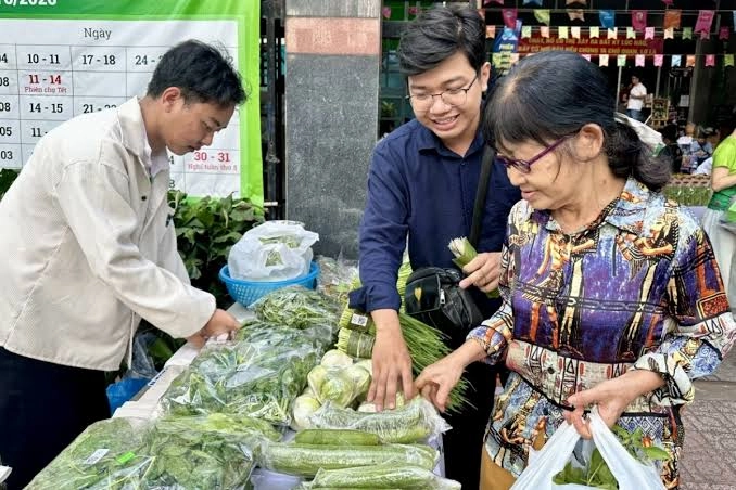 Phiên chợ đồ xưa và nông sản sạch cuối tuần