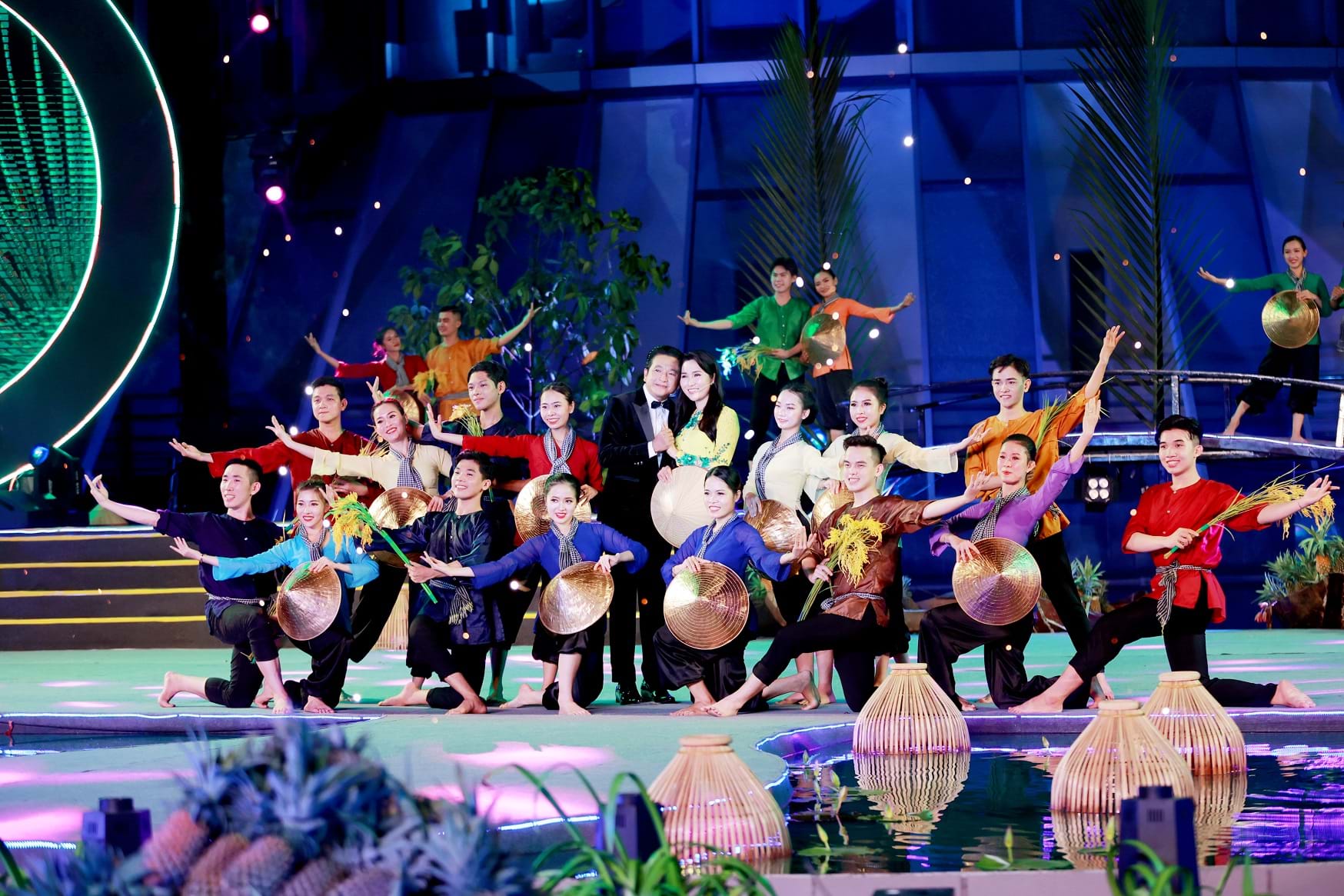 Chương trình "Đêm trăng bên bến nước"