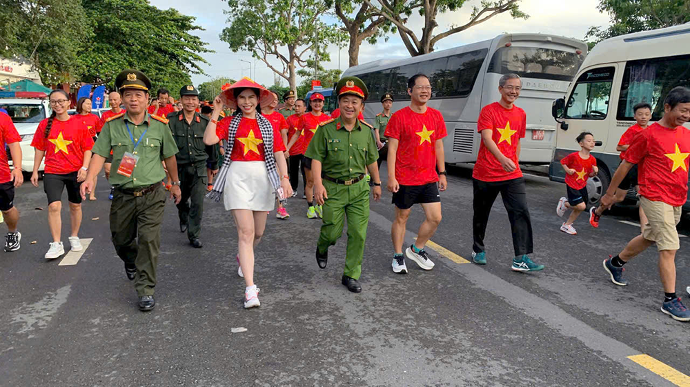 Chương trình đi bộ “Cùng văn hóa Việt Nam tiến bước”