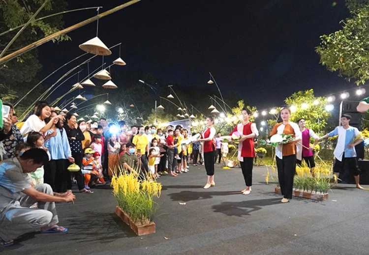 Chương trình nghệ thuật đường phố “Đồng Tháp – Sắc màu di sản”