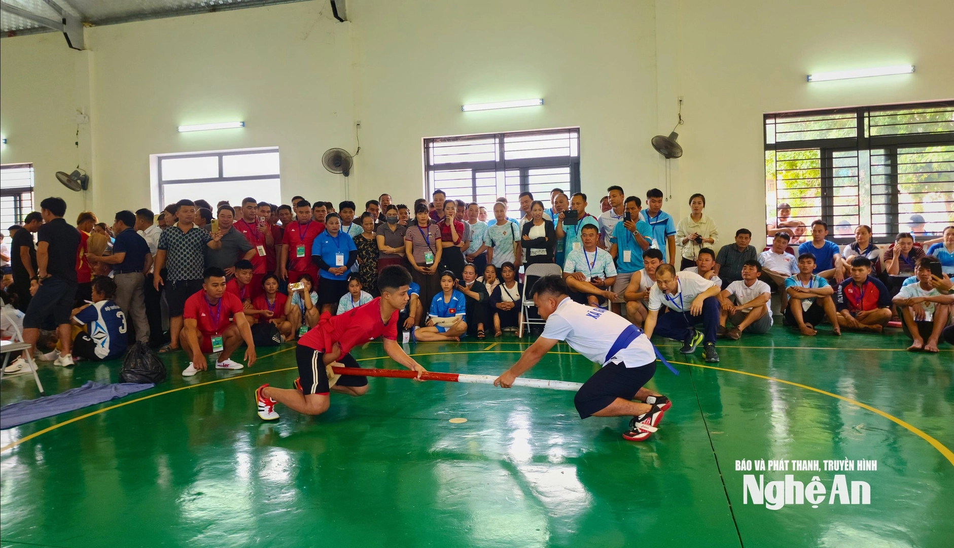 Hội thi Bắn nỏ và Đẩy gậy các dân tộc miền Tây Nghệ An