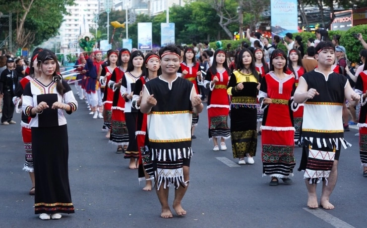 Lễ hội diễu hành đường phố "Sắc màu biên cương"