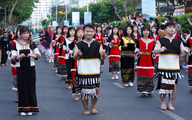 Lễ hội diễu hành đường phố "Sắc màu biên cương"
