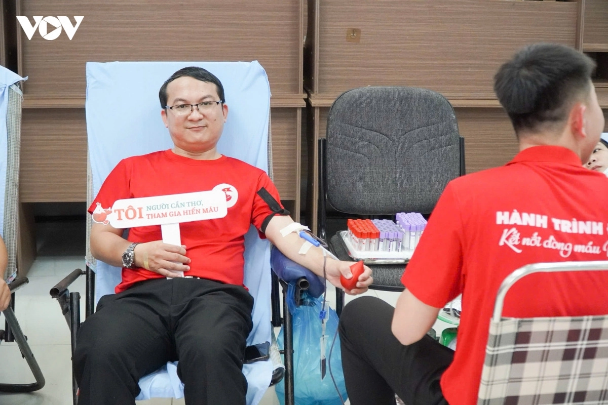 Ngày hội Hiến máu tình nguyện "Giọt máu hồng Tây Nguyên"
