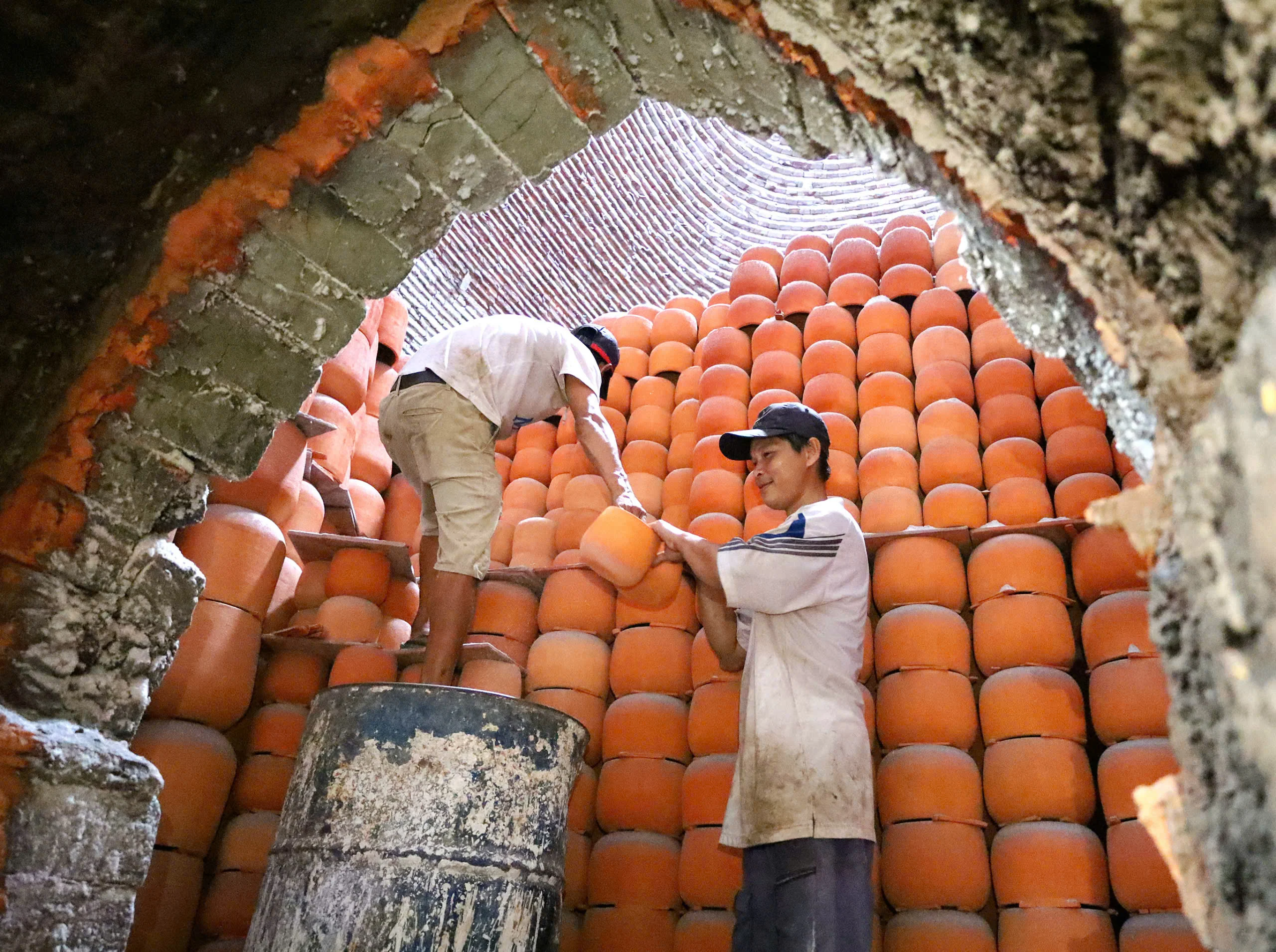 Trưng bày nghệ thuật Gốm Đỏ Mang Thít