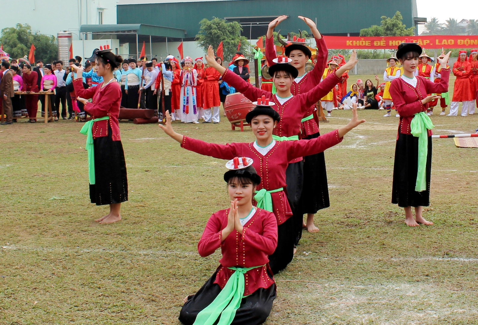 Sinh hoạt Ngũ trò Viên Khê – Gìn giữ dân ca Đông Anh