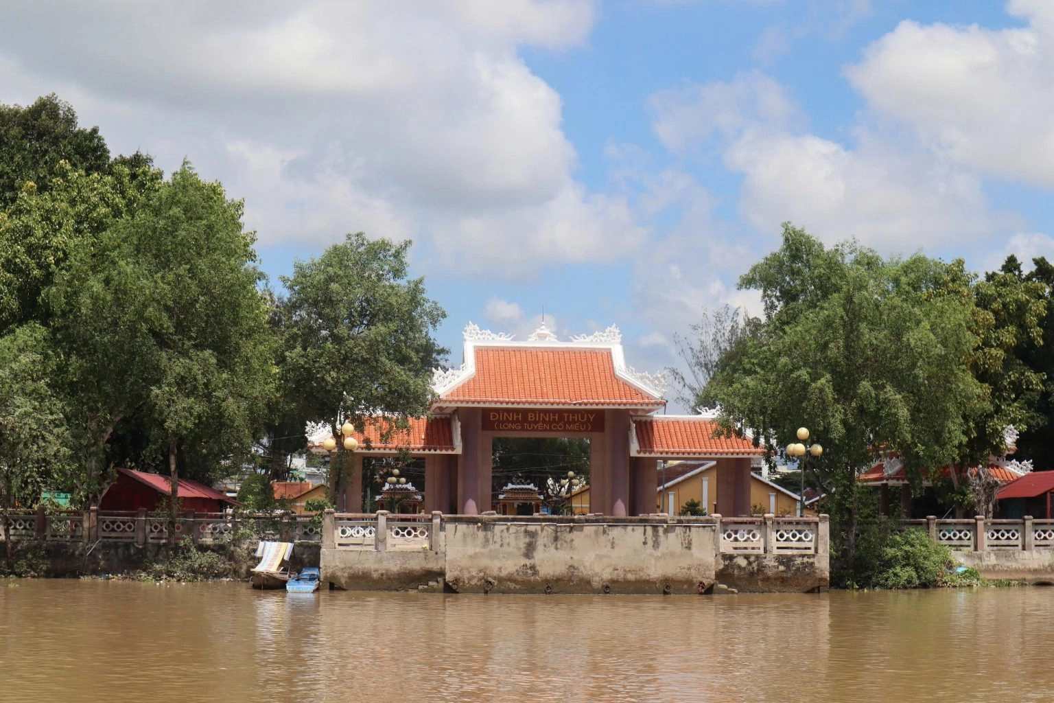 Miễn phí tham quan Đình Bình Thủy