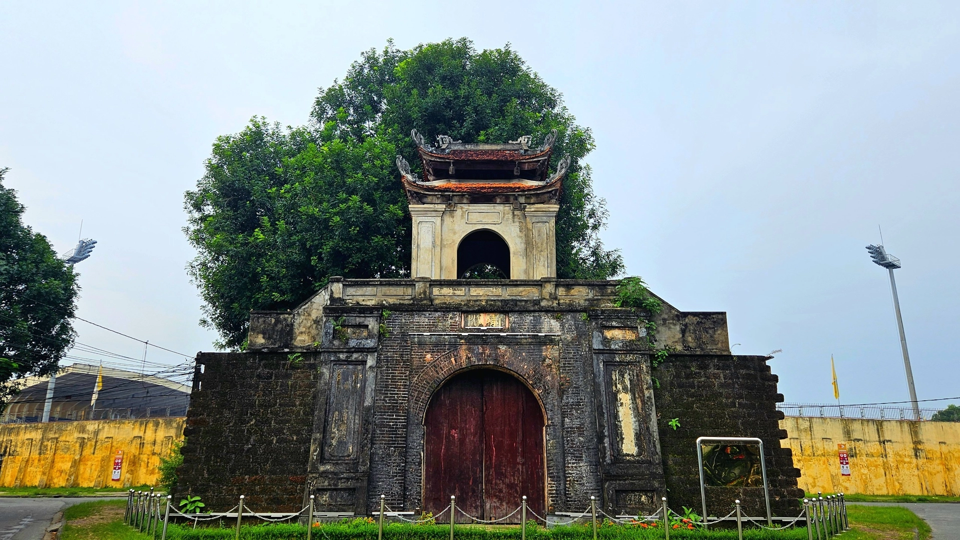 Khám phá Thành cổ Vinh